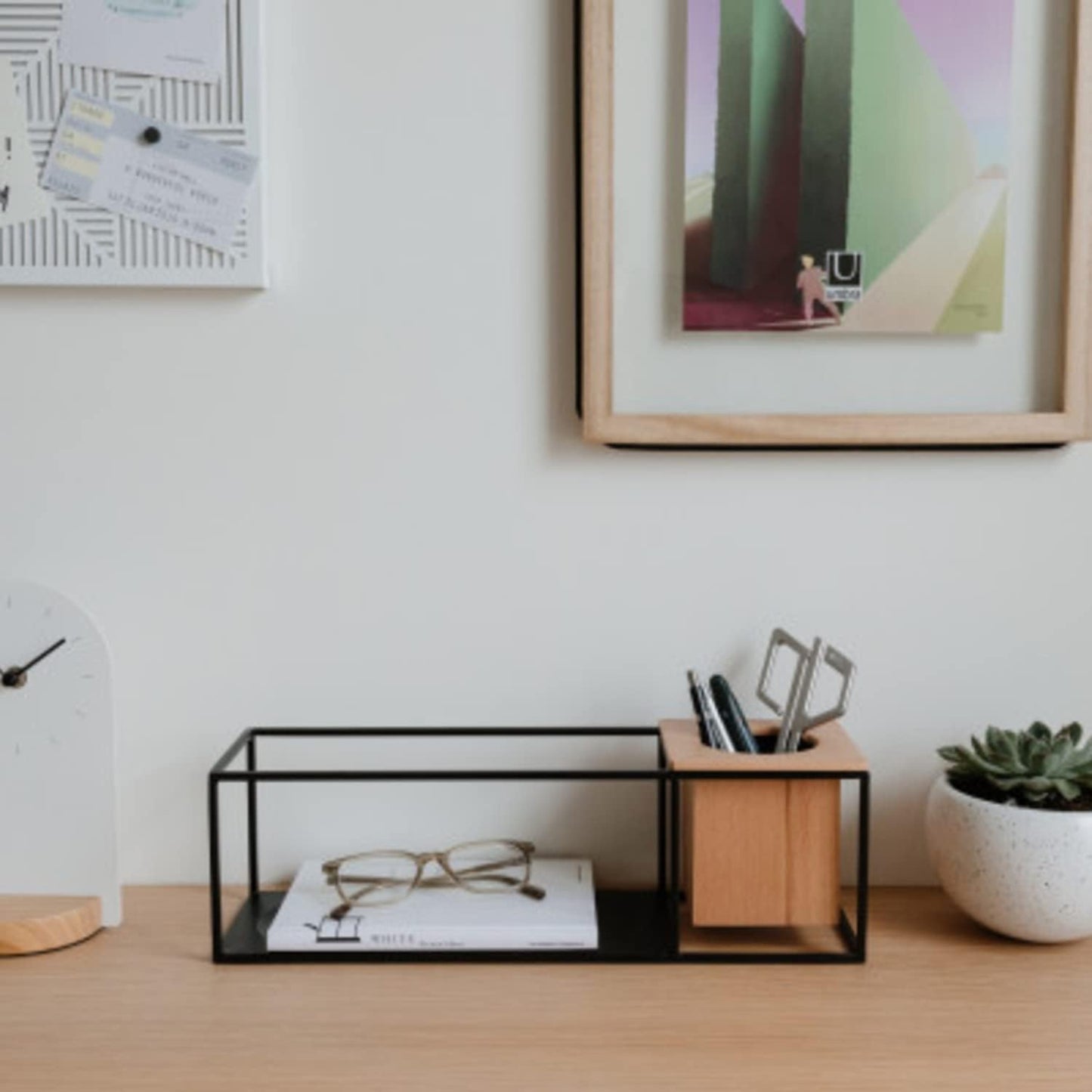 Umbra Cubist schwebendes Regal mit integriertem Pflanzentopf